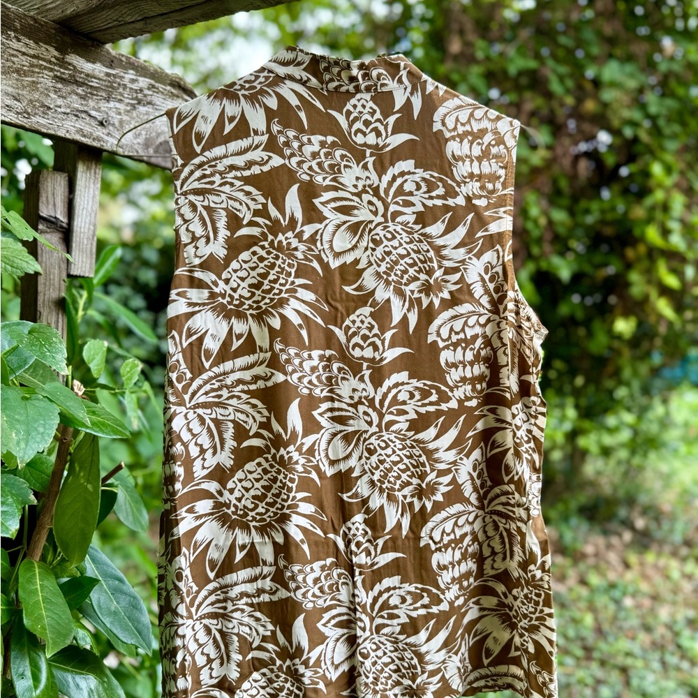 Tommy Bahama Large Pineapple Print Sleeveless Vacation Blouse - Picture 6 of 12